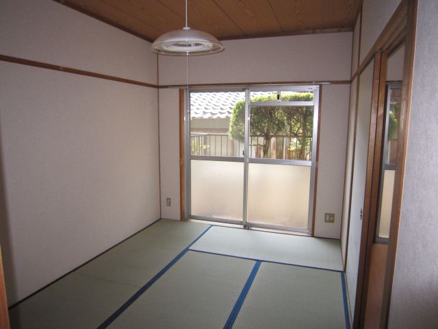 Living and room. Guests can relax in the Japanese-style room