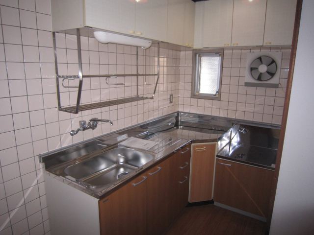 Kitchen. Gas stove can be installed