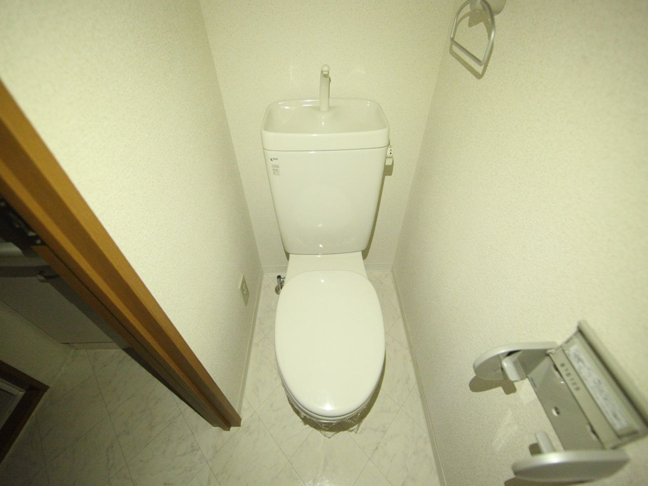 Toilet. toilet Warm water washing toilet seat mounting Allowed