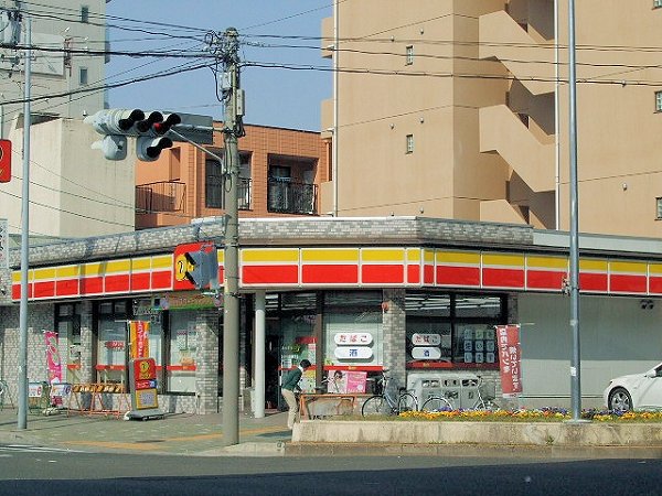 Convenience store. daily Iwatsuka until Station (convenience store) 643m