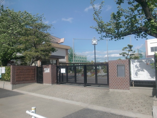 Junior high school. 385m to Nagoya Municipal Hibitsu junior high school (junior high school)