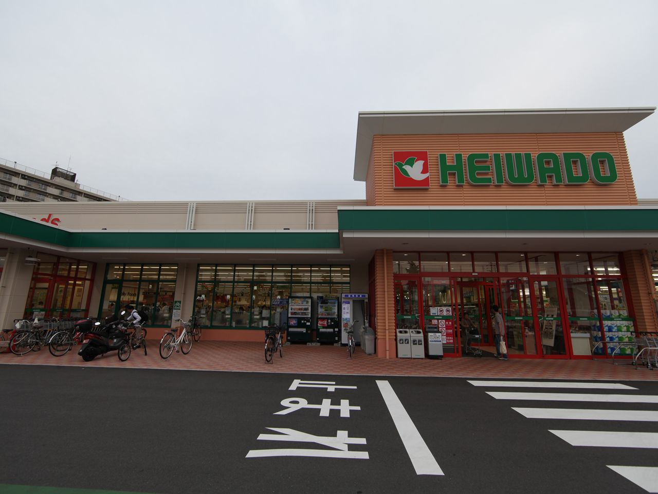 Shopping centre. Heiwado Hosei store (Super ・ There drugstore or shop 654m until the (shopping center)