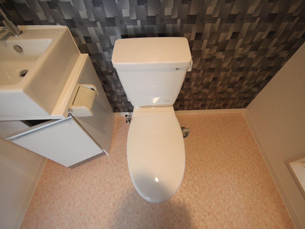 Toilet. Western-style toilet bus ・ Restroom Warm water washing heating toilet seat installation Allowed