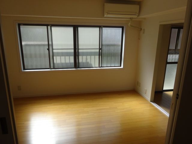 Living and room. LDK Spacious