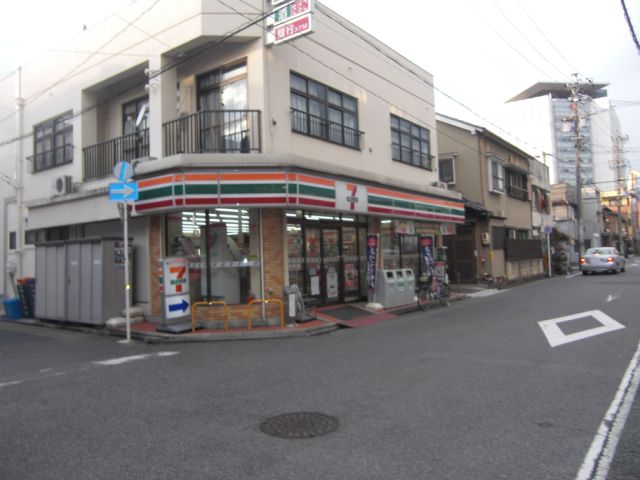 Convenience store. 460m to Seven-Eleven (convenience store)