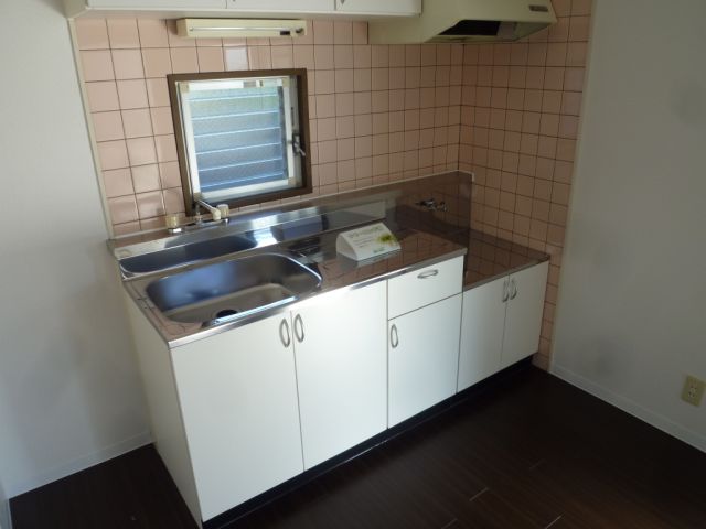 Kitchen. Gas stove can be installed