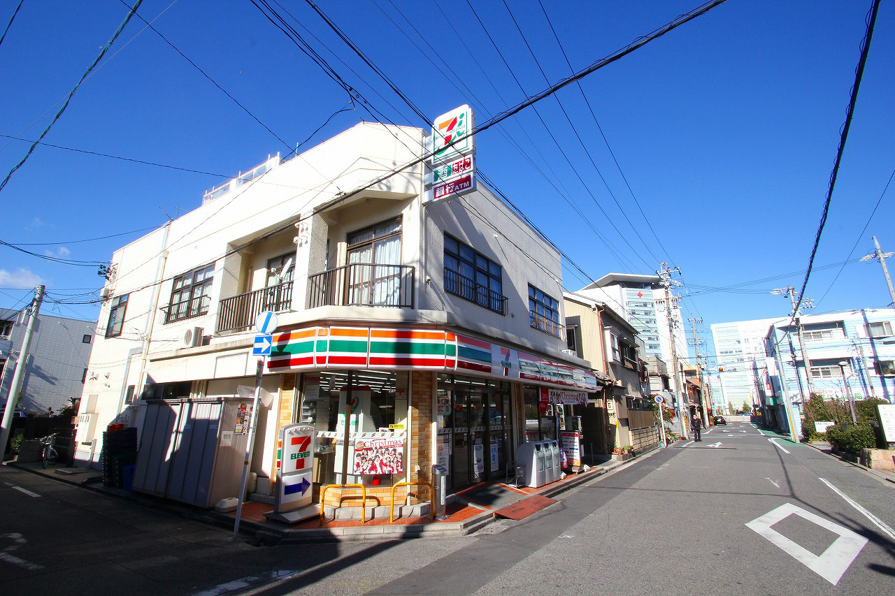 Convenience store. Seven-Eleven 425m to Nagoya Motonakamura Machiten (convenience store)