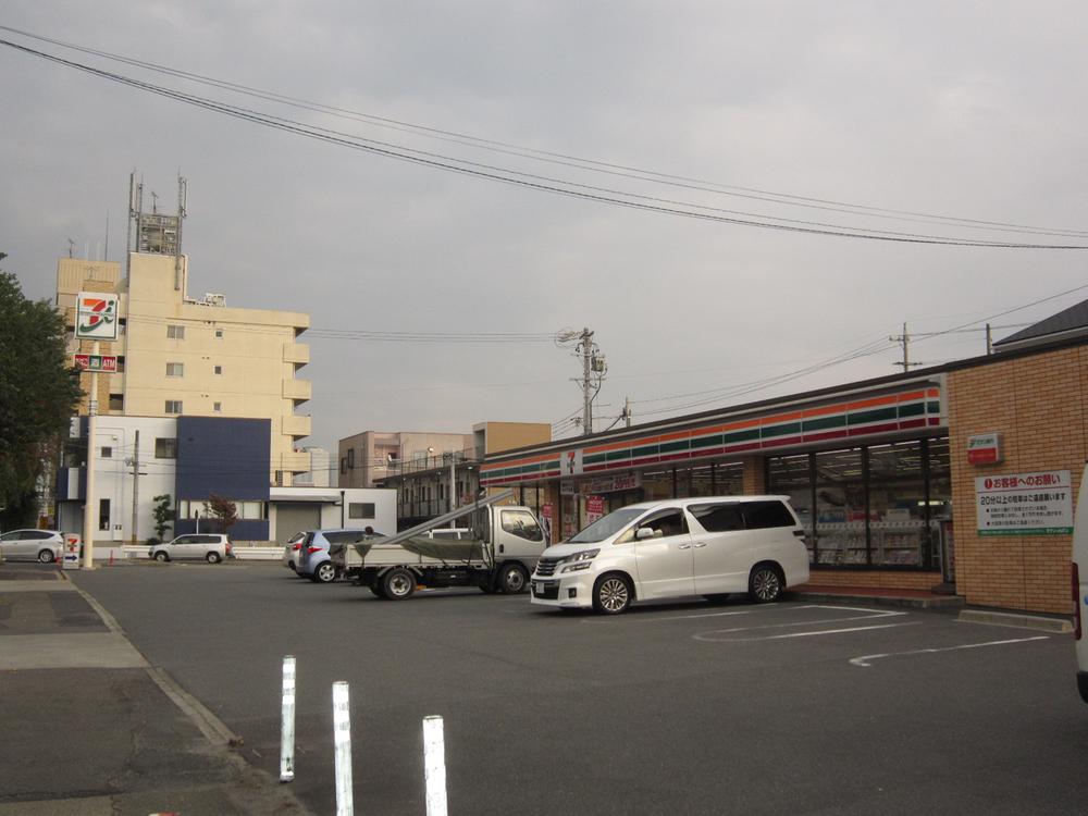 Convenience store. 20m until the Seven-Eleven Nagoya Honjintori 6-chome