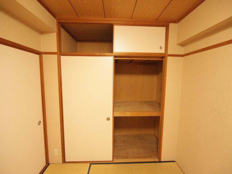 Receipt. Japanese-style storage Armoire