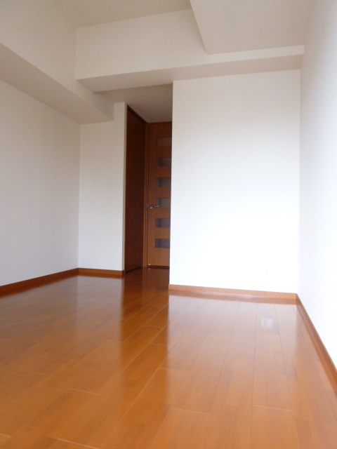 Living and room. It is clean and bright Western-style!