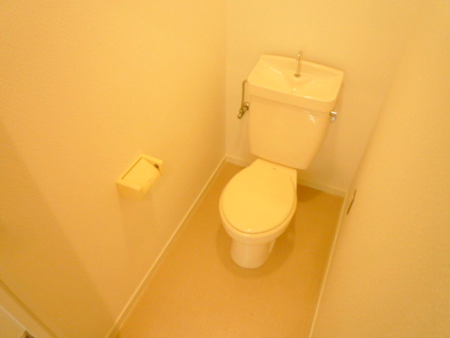 Toilet. toilet ・ Is a bus another separate property. 