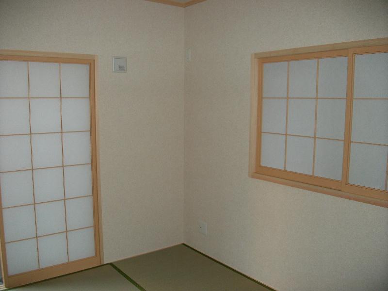 Non-living room. Japanese-style space is also enhanced