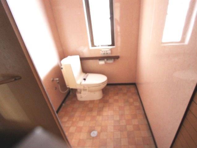 Toilet. 2F toilet