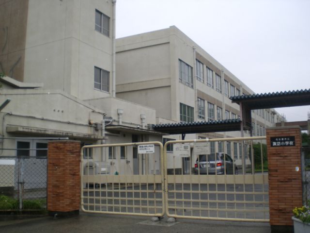 Primary school. 1200m to municipal Suwa elementary school (elementary school)
