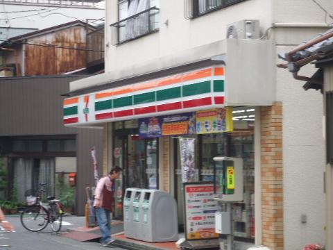 Other. 200m to a convenience store (Other)