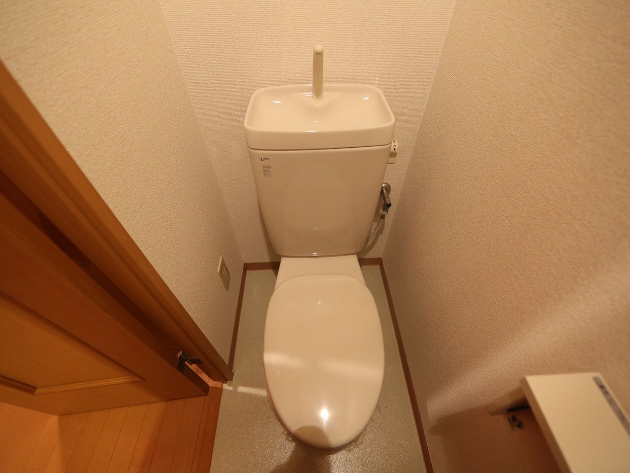 Toilet. Western-style toilet bus ・ Restroom