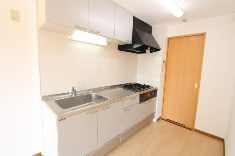 Kitchen.  ※ Interior See photo of 2C in Room