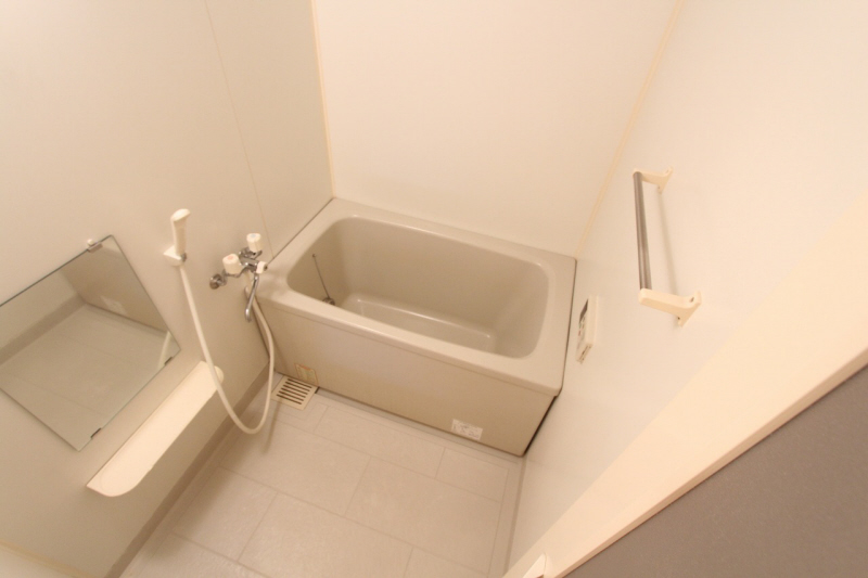 Bath.  ※ Interior See photo of 2C in Room