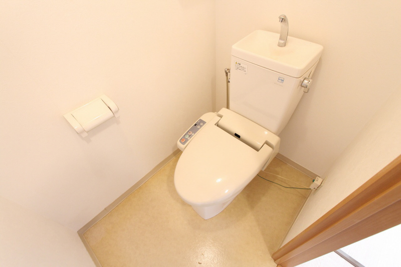 Toilet.  ※ Interior See photo of 2C in Room