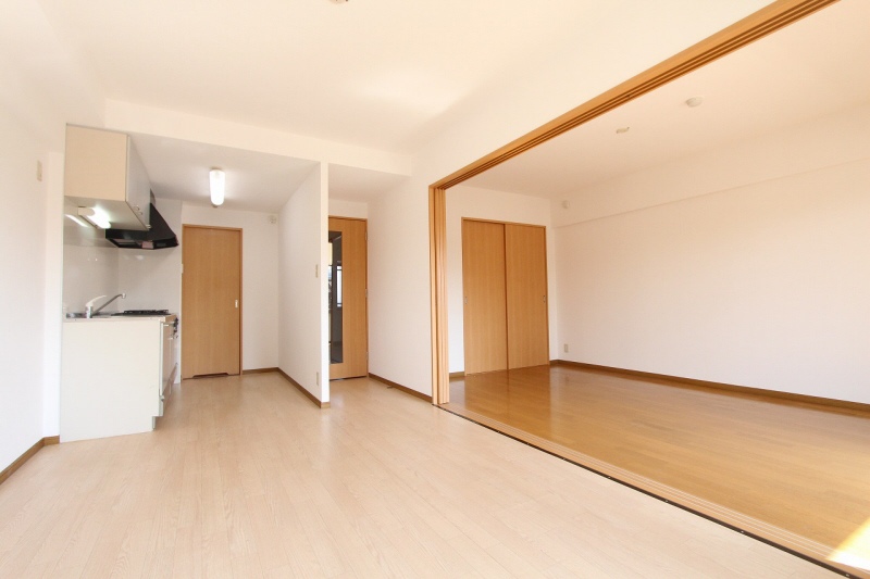 Living and room.  ※ Interior See photo of 2C in Room