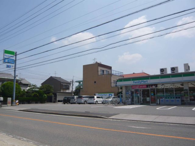 Convenience store. 620m to Family Mart (convenience store)