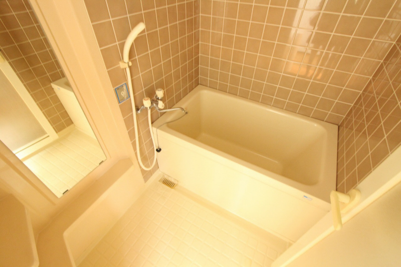 Bath.  ※ 202, Room interior photograph reference