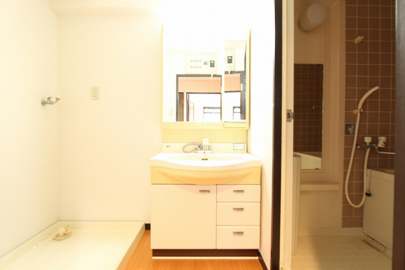 Washroom.  ※ 202, Room interior photograph reference