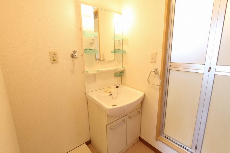 Washroom.  ※ 203, Room interior photograph reference