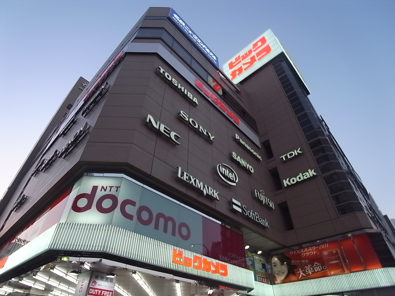 Shopping centre. Bic 920m to Nagoya Station Nishiten (shopping center)