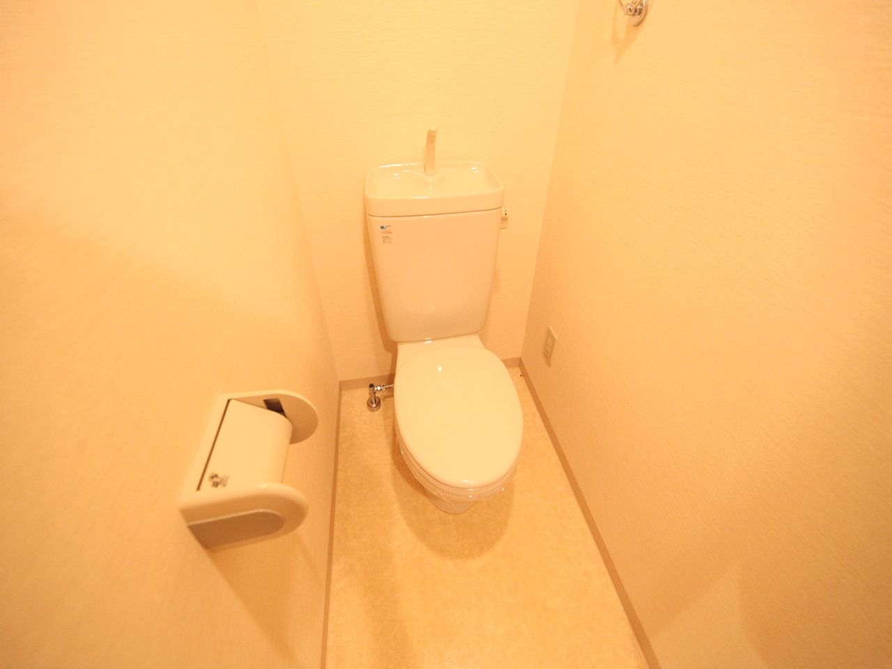 Toilet. Toilet (bath separate toilet) warm water washing toilet seat mounting Allowed