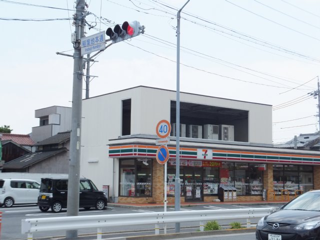 Convenience store. Seven-Eleven Nagoya Inabaji the town store (convenience store) to 388m