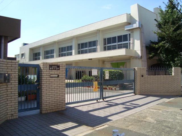 Primary school. Hiyoshi to elementary school 741m
