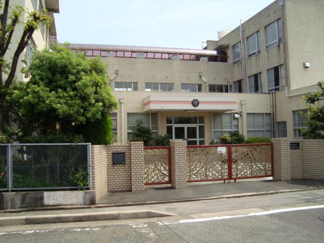 Junior high school. Toyokuni 807m until junior high school