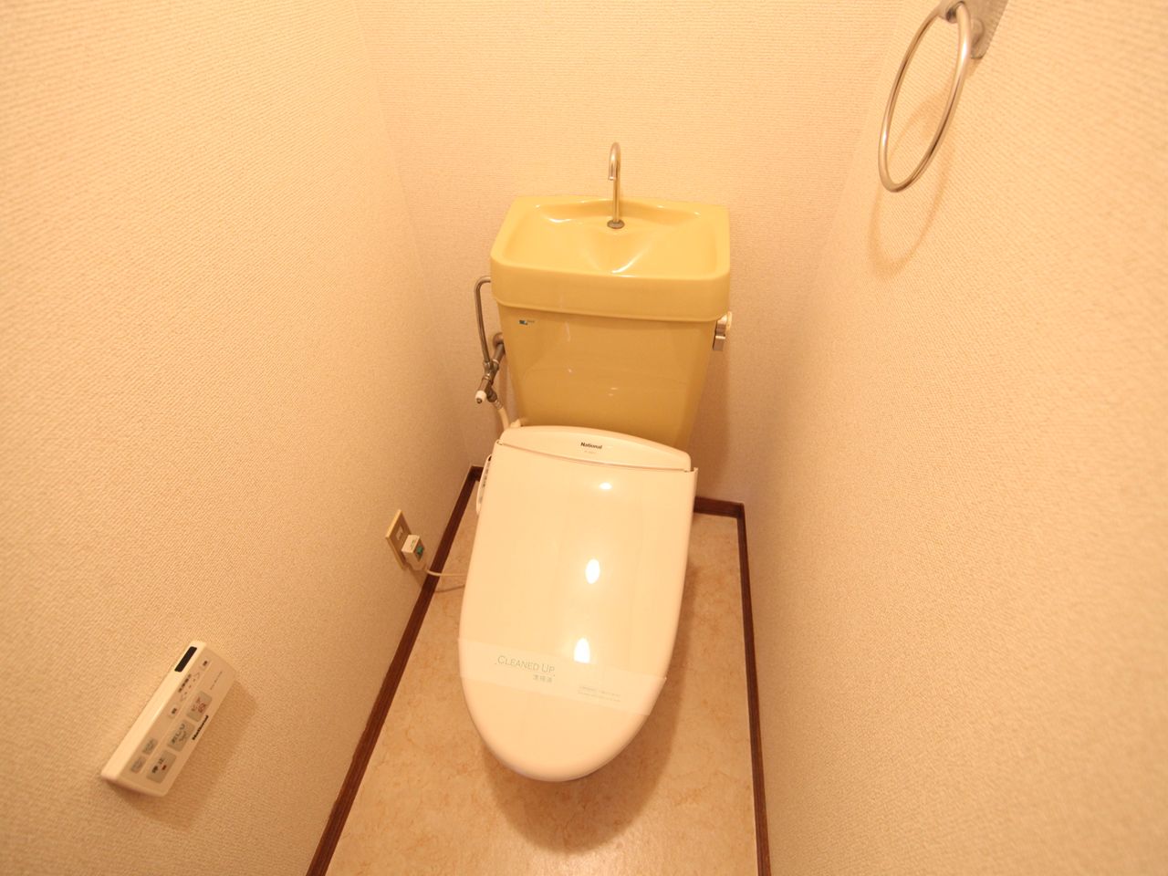 Toilet. bus ・ Restroom Warm water washing heating toilet seat