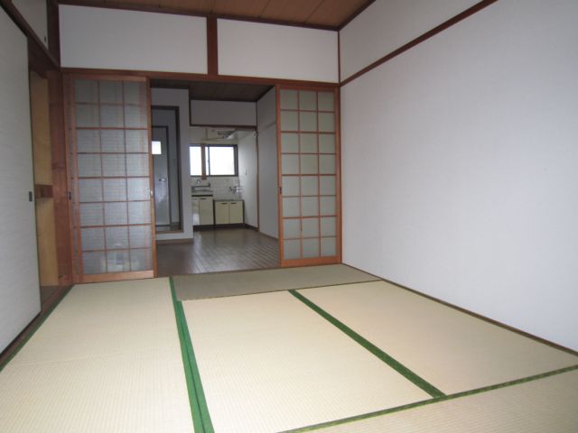 Living and room. Japanese-style room to settle