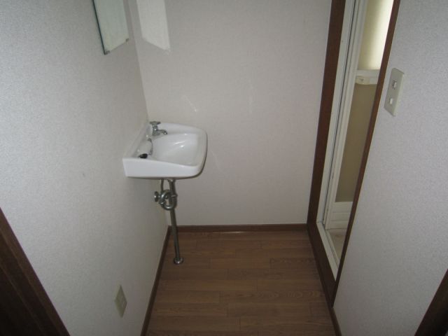 Washroom. It is undressing space