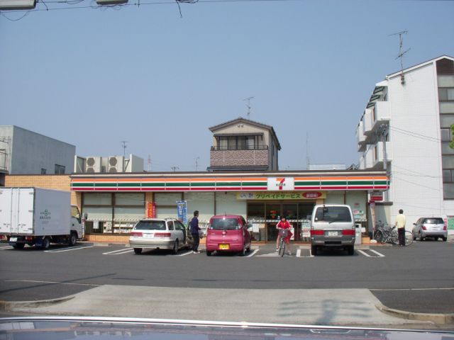 Convenience store. 240m to Seven-Eleven (convenience store)