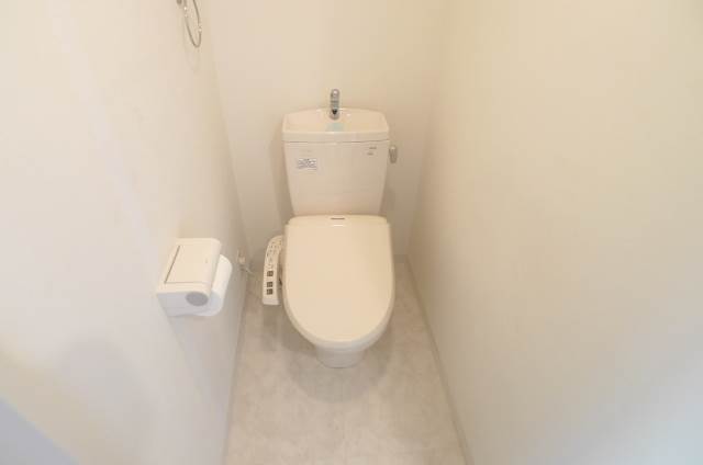 Toilet. It is a toilet with a clean ☆