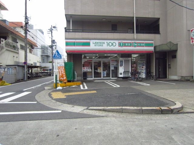 Convenience store. 180m up to 100 yen Lawson (convenience store)