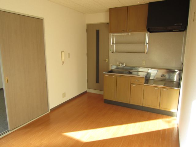 Living and room. It is easy to use spacious and! ! 