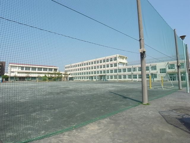 Primary school. Municipal Ukino up to elementary school (elementary school) 630m