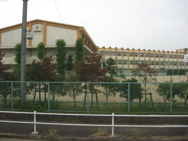 Junior high school. 1700m until the Municipal Hirata junior high school (junior high school)