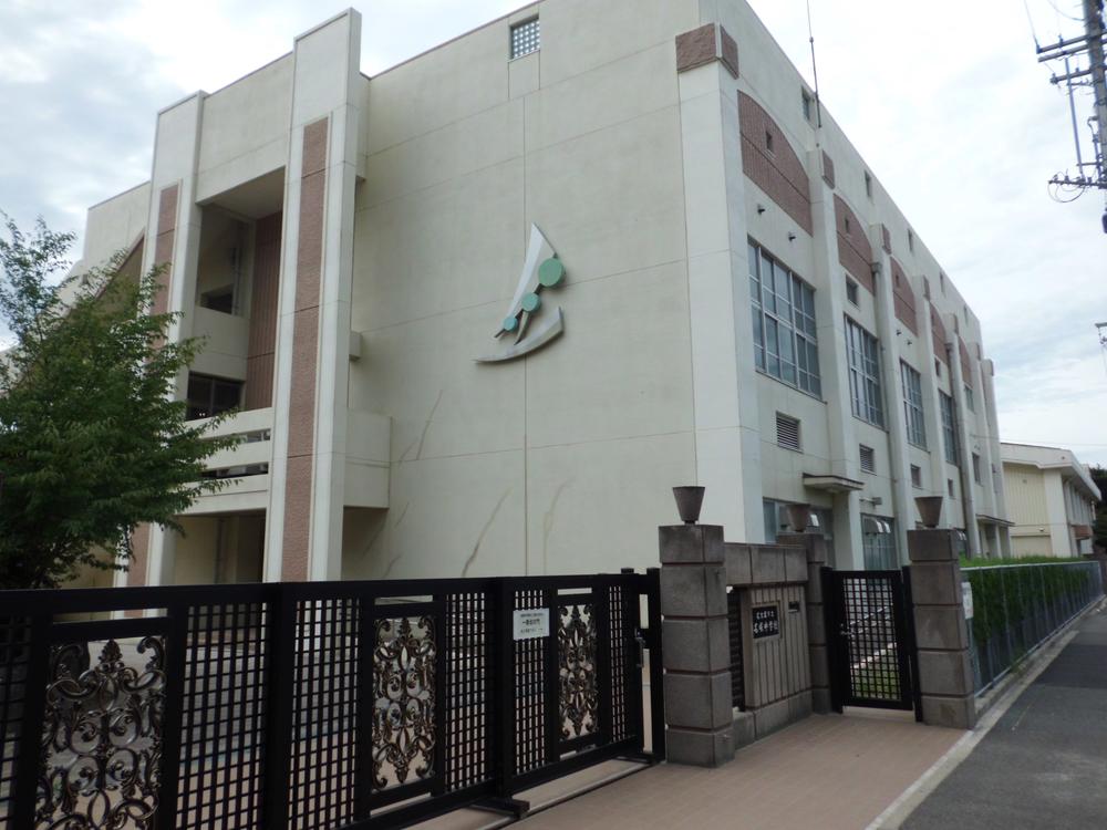 Junior high school. 1560m to Nagoya City Nazuka junior high school