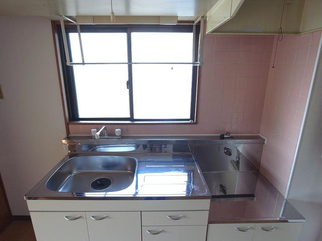 Kitchen. Two-burner stove is can be installed kitchen.
