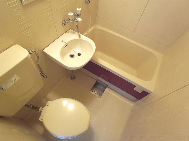 Bath. Unit is a bus. This is useful There is also a wash basin.