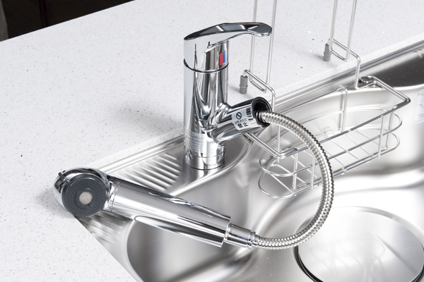 Kitchen.  [Water purifier integrated single lever faucet] Convenient hand shower type of faucet to the care of the sink. It is also built-in water purifier that can be used at any time delicious water (same specifications)