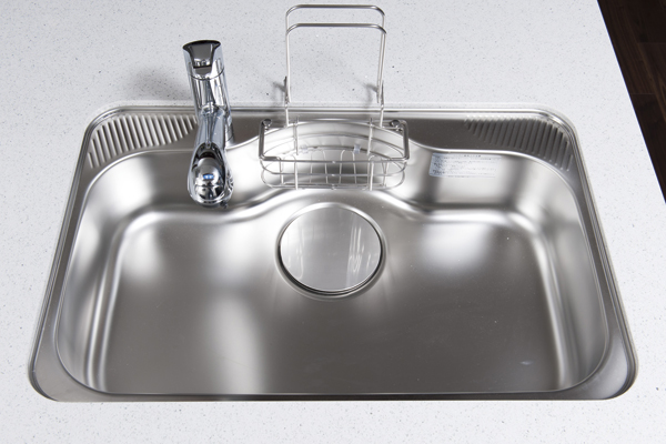 Kitchen.  [Wide type silent sink] Wide sink washable well as large pot easier. The damping material comes on the back of the sink, It is silent type to suppress such as water splashing sound (same specifications)