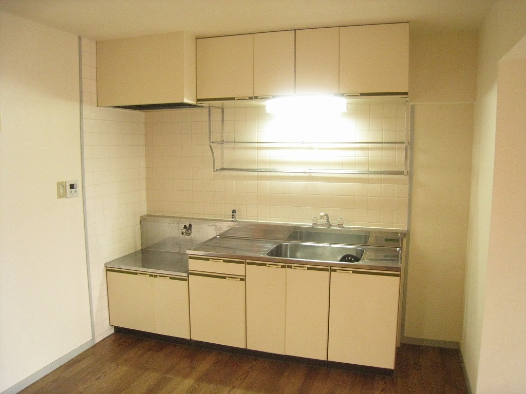 Kitchen. Gas stove can be installed