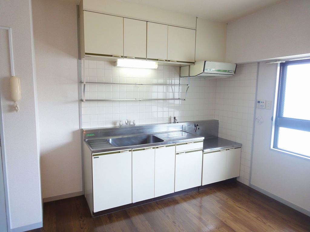 Kitchen. Gas stove can be installed