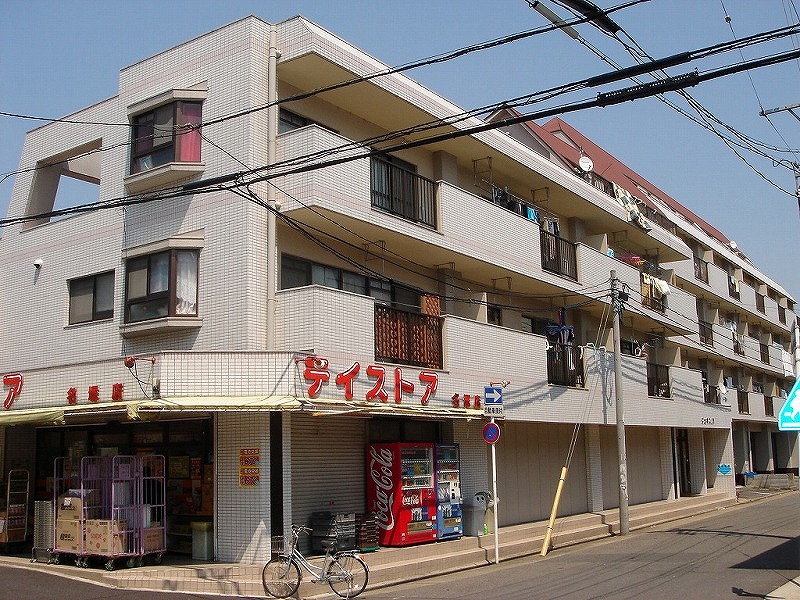 Building appearance. Sunny apartment on the south-facing